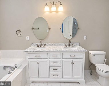 4714 Caronia Way - Photo Thumbnail 24