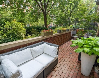 520 John Carlyle Street - Photo Thumbnail 7