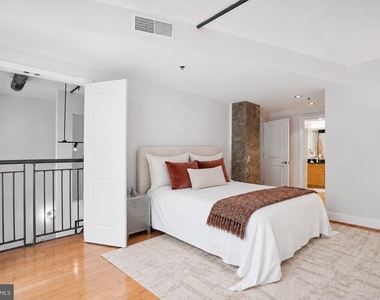 520 John Carlyle Street - Photo Thumbnail 17
