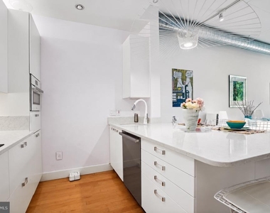 520 John Carlyle Street - Photo Thumbnail 10
