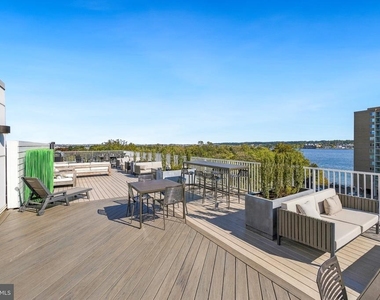 635 Slaters Lane - Photo Thumbnail 44