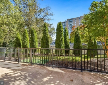 635 Slaters Lane - Photo Thumbnail 34
