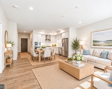 635 Slaters Lane - Photo Thumbnail 18
