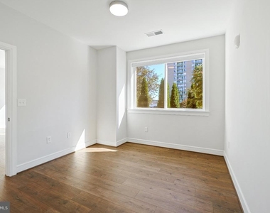 635 Slaters Lane - Photo Thumbnail 19