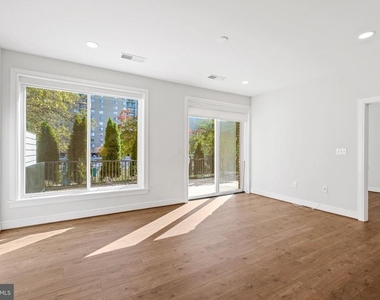 635 Slaters Lane - Photo Thumbnail 13