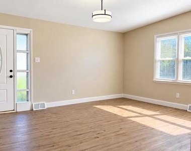 1556 Birchwood Avenue - Photo Thumbnail 2