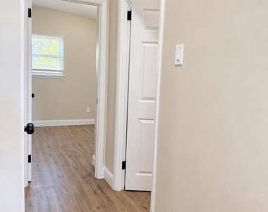 1556 Birchwood Avenue - Photo Thumbnail 13