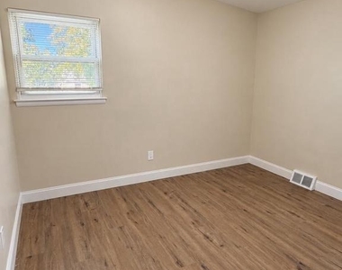 1556 Birchwood Avenue - Photo Thumbnail 11