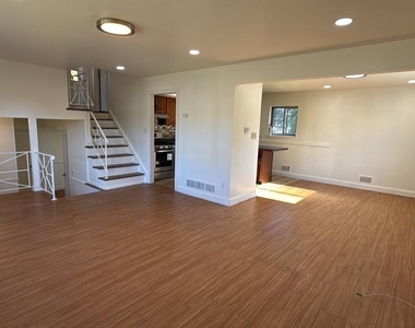 24 Vista Road - Photo Thumbnail 3