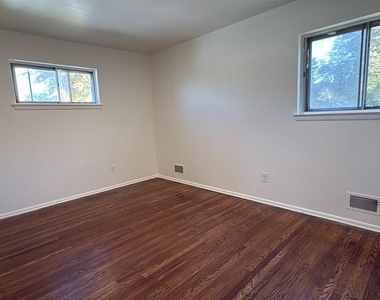 24 Vista Road - Photo Thumbnail 6