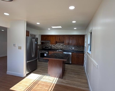 24 Vista Road - Photo Thumbnail 4