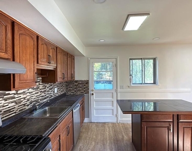 24 Vista Road - Photo Thumbnail 5