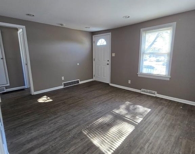 608 Parkinson Avenue - Photo Thumbnail 5