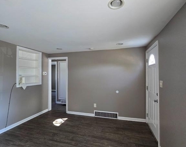 608 Parkinson Avenue - Photo Thumbnail 3
