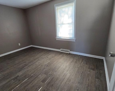 608 Parkinson Avenue - Photo Thumbnail 6