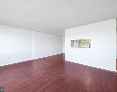 904 Barclay Towers - Photo Thumbnail 7