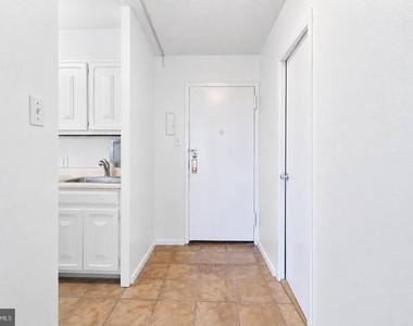 904 Barclay Towers - Photo Thumbnail 9