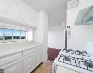 904 Barclay Towers - Photo Thumbnail 10