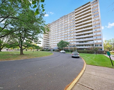 904 Barclay Towers - Photo Thumbnail 1