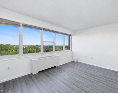904 Barclay Towers - Photo Thumbnail 16