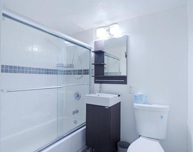 904 Barclay Towers - Photo Thumbnail 18