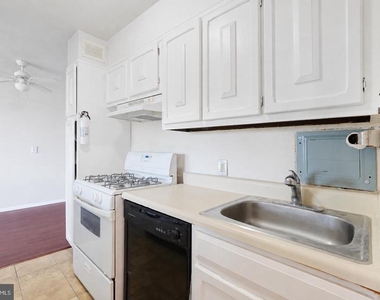 904 Barclay Towers - Photo Thumbnail 14