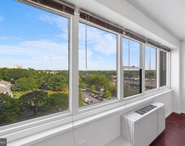 904 Barclay Towers - Photo Thumbnail 3