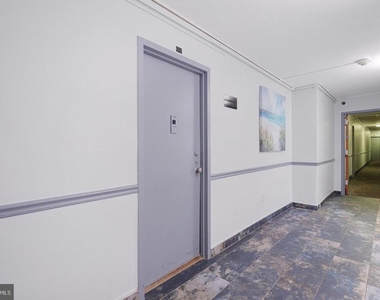 904 Barclay Towers - Photo Thumbnail 2