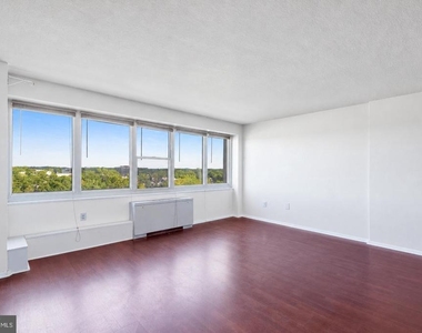 904 Barclay Towers - Photo Thumbnail 5