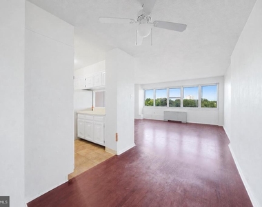 904 Barclay Towers - Photo Thumbnail 6
