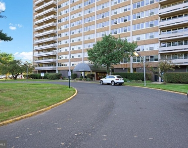 904 Barclay Towers - Photo Thumbnail 20