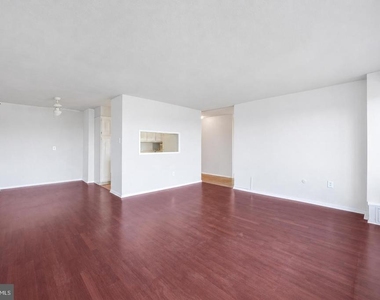 904 Barclay Towers - Photo Thumbnail 8