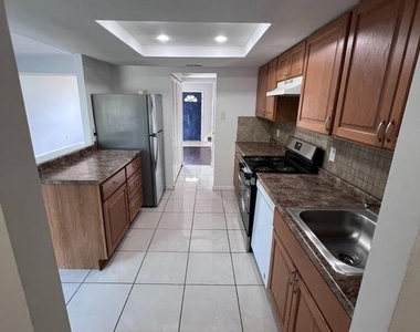 4 Richmond Place - Photo Thumbnail 3