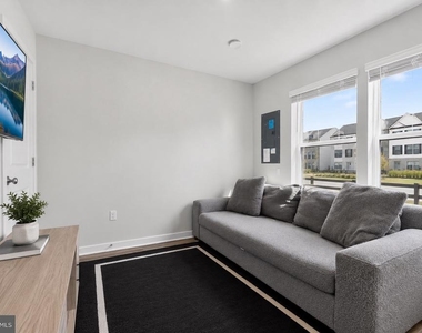 7425 Calm Retreat Boulevard - Photo Thumbnail 27
