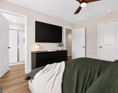 7425 Calm Retreat Boulevard - Photo Thumbnail 18