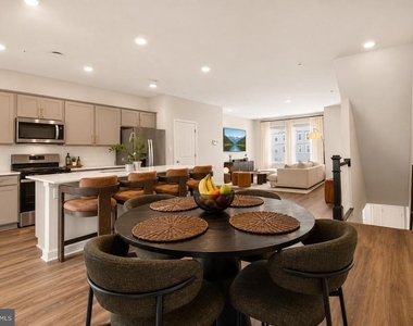 7425 Calm Retreat Boulevard - Photo Thumbnail 6