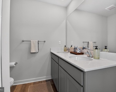 7425 Calm Retreat Boulevard - Photo Thumbnail 19