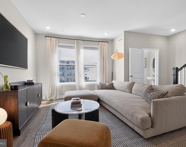 7425 Calm Retreat Boulevard - Photo Thumbnail 10