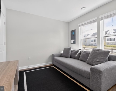 7425 Calm Retreat Boulevard - Photo Thumbnail 29