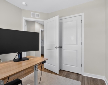 7425 Calm Retreat Boulevard - Photo Thumbnail 24