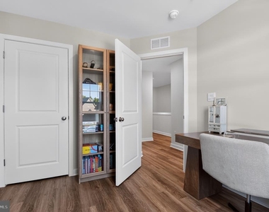7425 Calm Retreat Boulevard - Photo Thumbnail 22