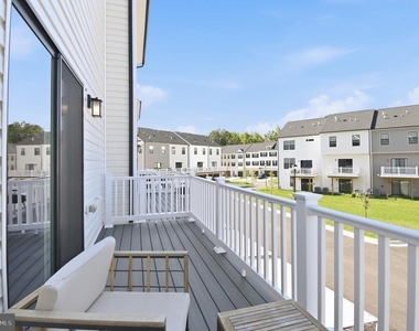 7425 Calm Retreat Boulevard - Photo Thumbnail 33