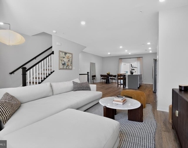7425 Calm Retreat Boulevard - Photo Thumbnail 15