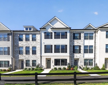 7425 Calm Retreat Boulevard - Photo Thumbnail 1