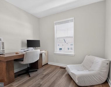 7425 Calm Retreat Boulevard - Photo Thumbnail 21