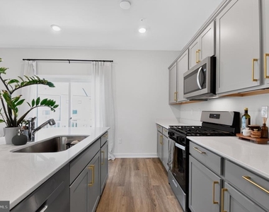 7425 Calm Retreat Boulevard - Photo Thumbnail 5