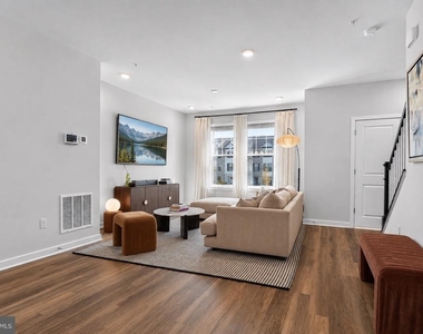 7425 Calm Retreat Boulevard - Photo Thumbnail 11