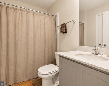 7425 Calm Retreat Boulevard - Photo Thumbnail 25