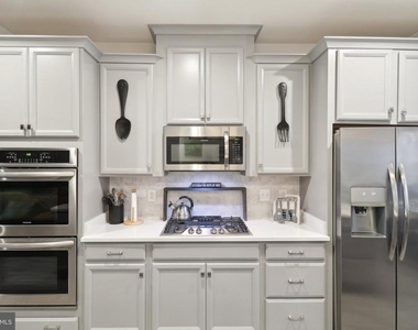 9509 Bent Creek Place - Photo Thumbnail 16