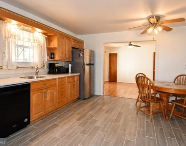 6011 Carter Avenue - Photo Thumbnail 6